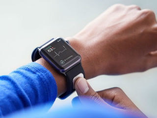 Apple Watch Said to Save Lives of Woman, 9-Month-Old Child by Calling 911