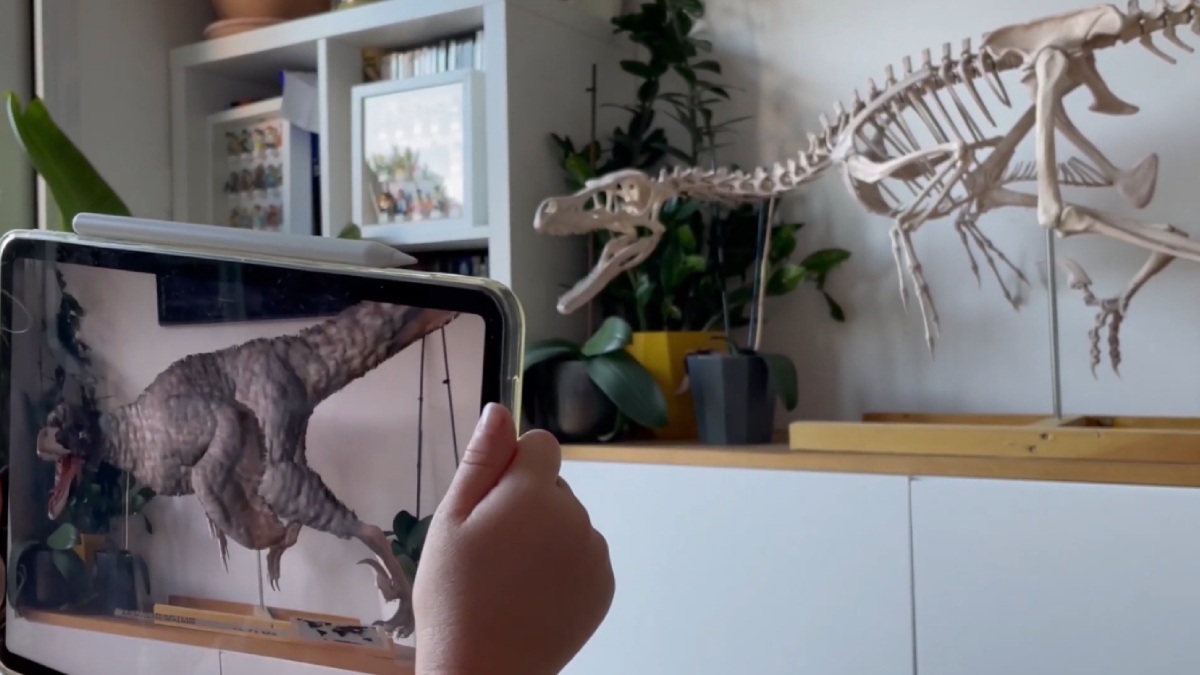 Watch: Man 3D-Prints Dinosaur for Daughter, Then Brings It to Life With AR