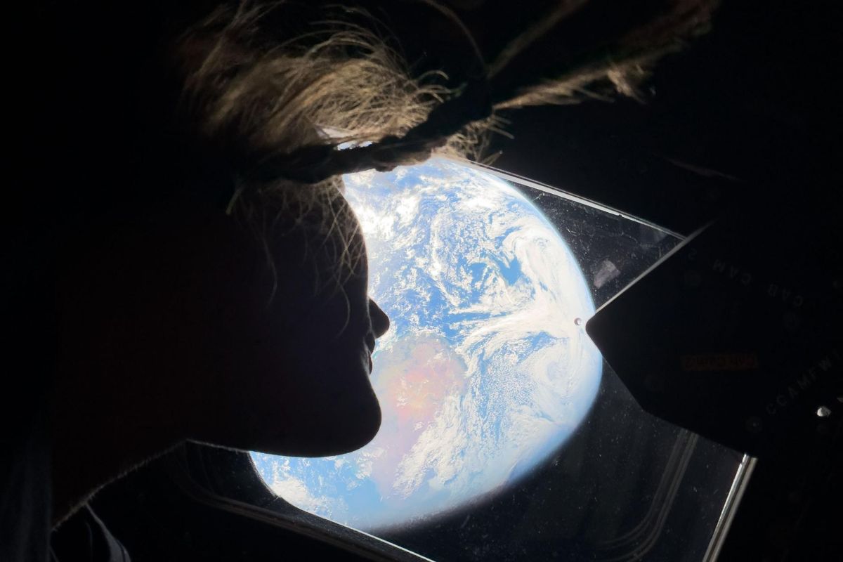 iPhone 17 Pro Max Cleared for Artemis 2 Mission: How NASA Approved It for This Deep Space Mission