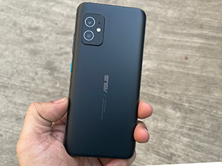 Asus 8z Review: Small Wonder