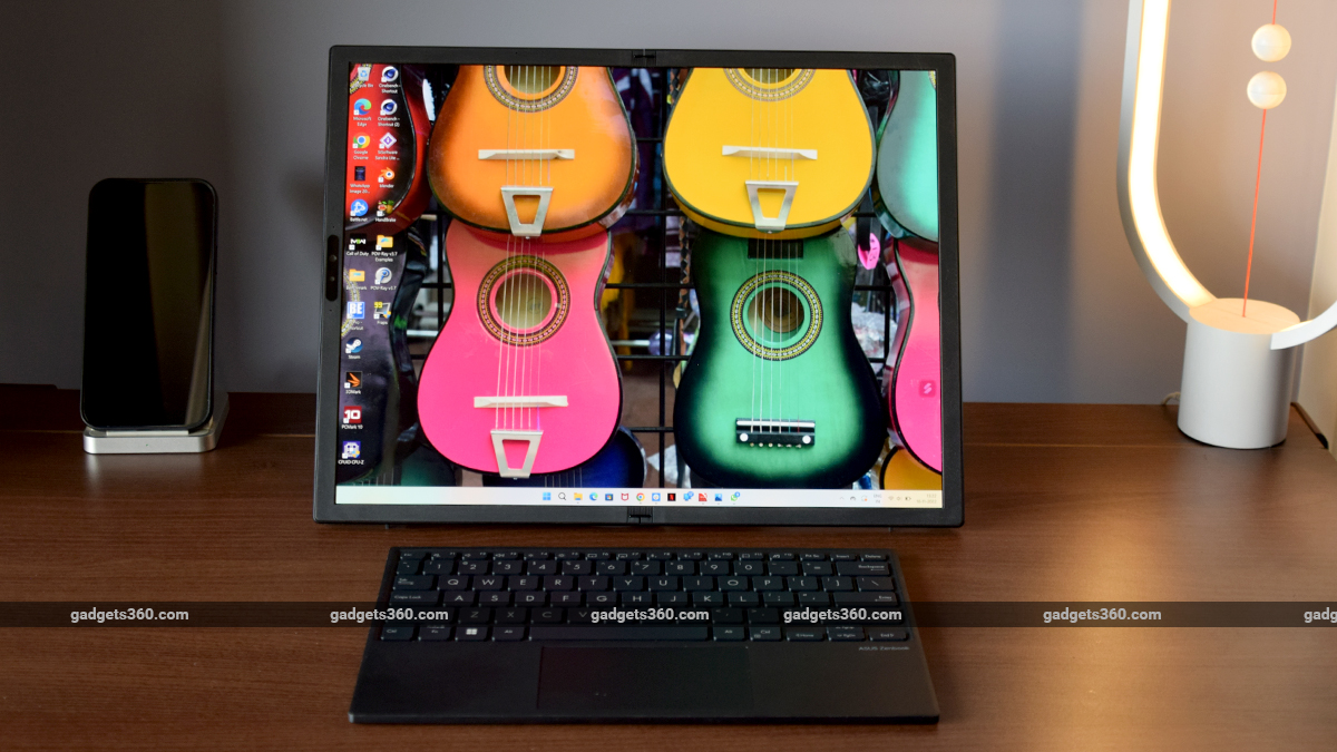 Asus Zenbook 17 Fold OLED (UX9702) Review: Flexing Hard