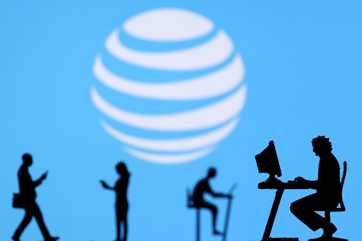 Why Airlines Fear US 5G Rollout Will Upend Travel This Week