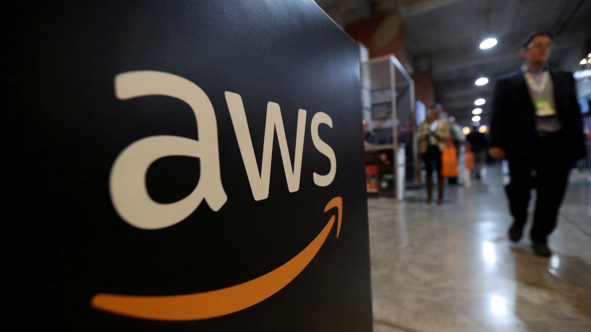 Amazon Announces New AI Chip for AWS Amid Competition With Microsoft