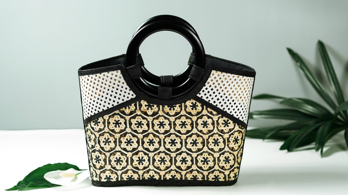 Myntra Right to Fashion Sale: Best Deals on Printed Handbags