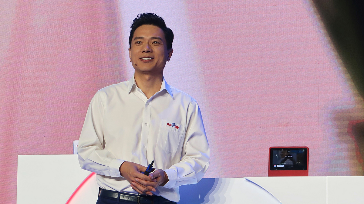 'Difficulties on the Road to AI': Man Pours Water on Baidu Chief at Conference