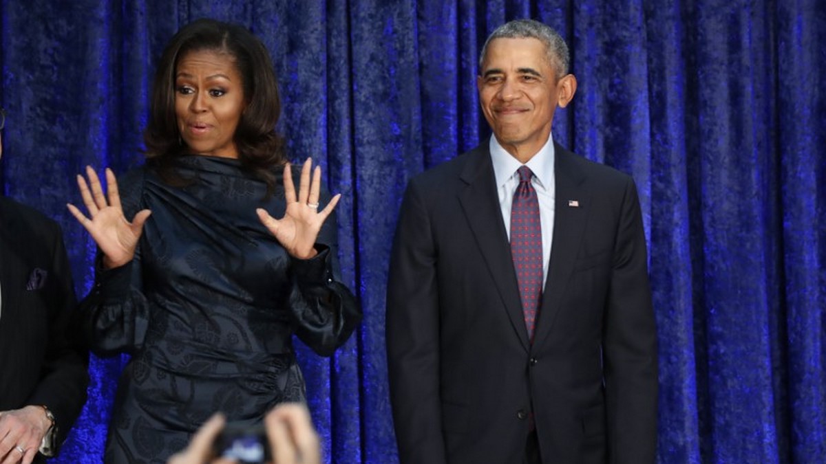 Barack, Michelle Obama Sign Deal to Produce Podcasts for Spotify