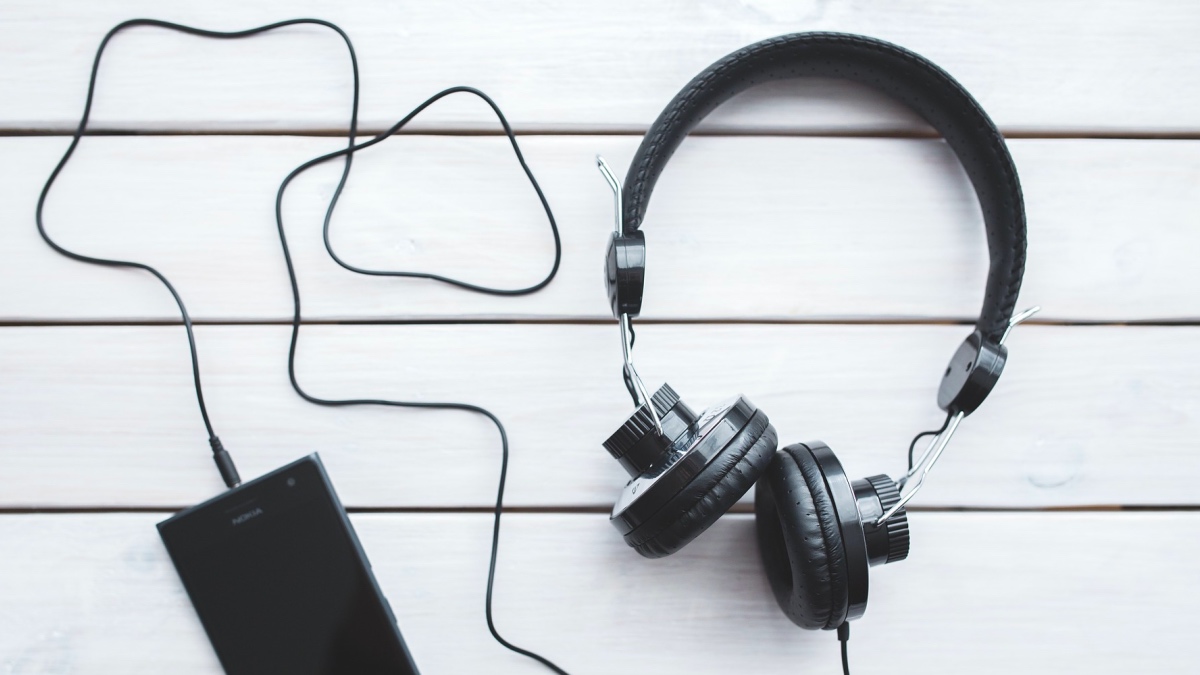 The Best Budget Audiophile Kit for Apple Music Lossless Audio: Headphones, Earphones, DACs, and more