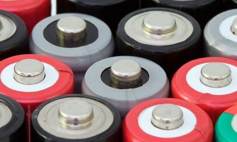 Rechargeable nickel–3D zinc batteries: An energy-dense, safer alternative to lithium-ion. Science, 2017; 356 (6336): 415 DOI: 10.1126/science.aak9991