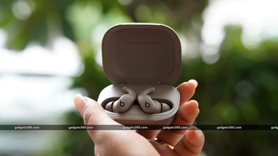Beats Powerbeats Fit Review: Compact Fitness Earbuds? Beats Powerbeats Fit Review: Compact Fitness Earbuds?