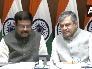 BharOS: Many People Around the World Who Won&#039;t Want Such a System to Succeed, Union Telecom Minister Says