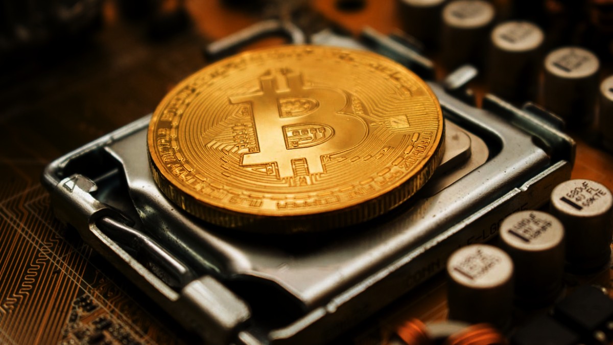 'Not a Fad': Australian Senator Backs Bitcoin and Crypto Against 'Fearful' Authorities