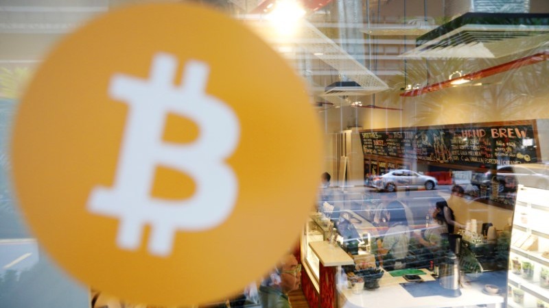 Bitcoin Set for Worst Week Since 2013 as Crypto Sell-Off Intensifies