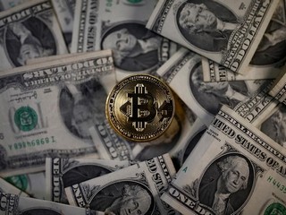 Bitcoin Set for Worst Week Since 2013 as Crypto Sell-Off Intensifies