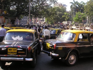 Maharashtra Developing App for Black and Yellow Taxis: Fadnavis