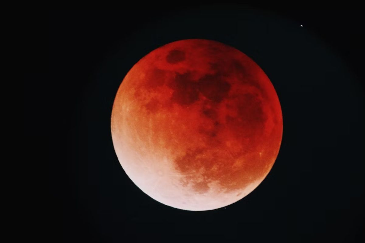 Total Lunar Eclipse 2025: When and Where to Watch the Blood Moon Safely