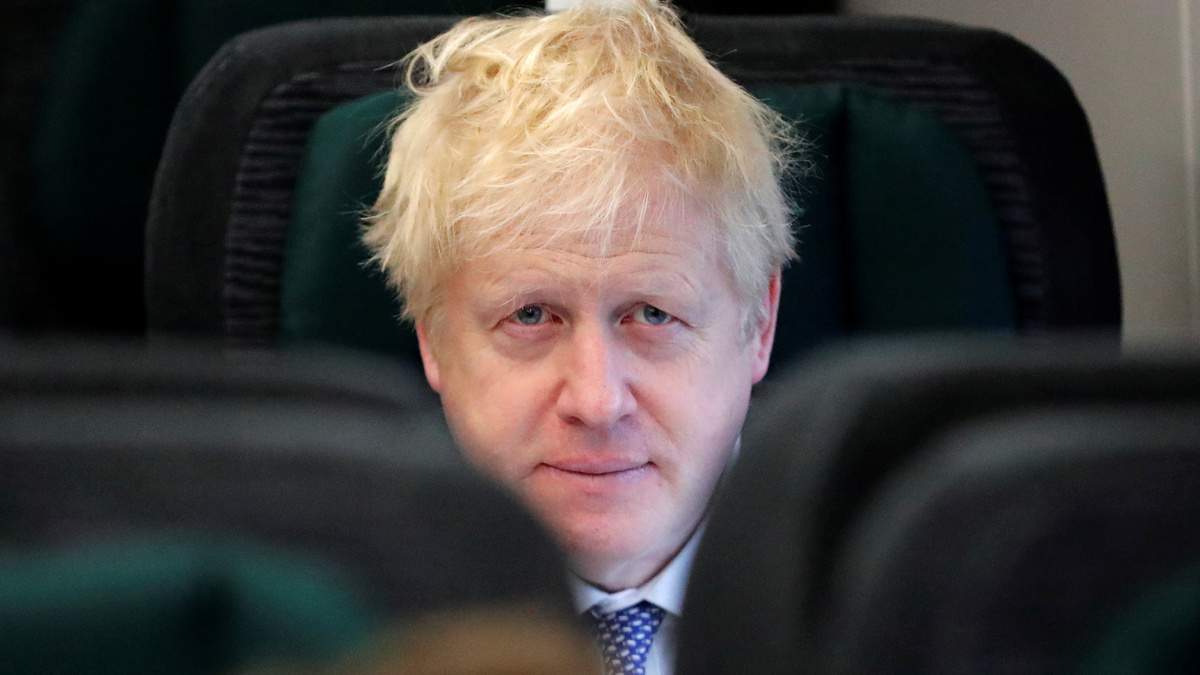 Britain's Boris Johnson Takes Selfie With Huawei Phone a Day After Suggesting Tough Stance on the Chinese Firm