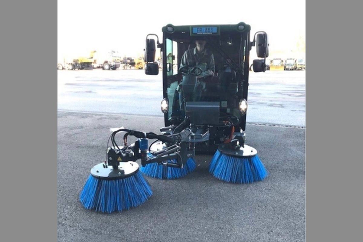 All-Electric Road Sweepers Could Come to Delhi Soon