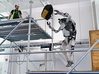 Boston Dynamics Shows Off Atlas Robot Capable of Grabbing, Throwing Objects Like a Human