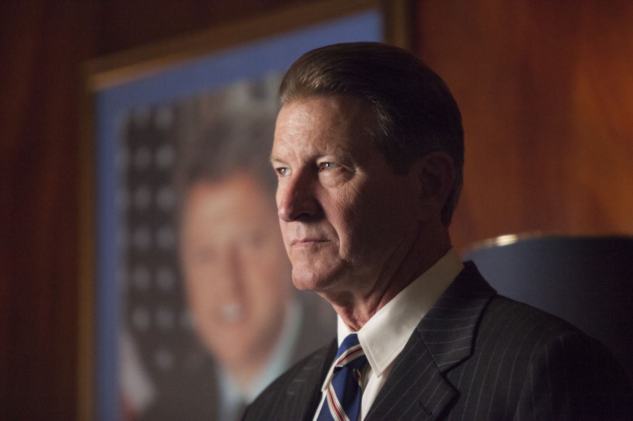Joker Origin Movie Casts Brett Cullen as Batman's Father Thomas Wayne