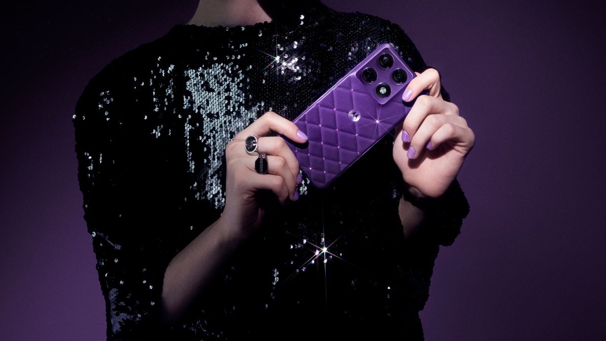 Motorola Signature, Moto Buds 2 Plus Now Available in Swarovski Crystal-Studded Brilliant Collection