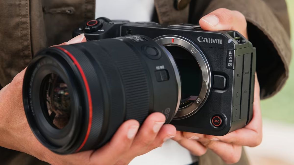 Canon EOS R6 V Full-Frame Video Camera Launched in India With F20-50mm Power Zoom Lens: Price, Specifications