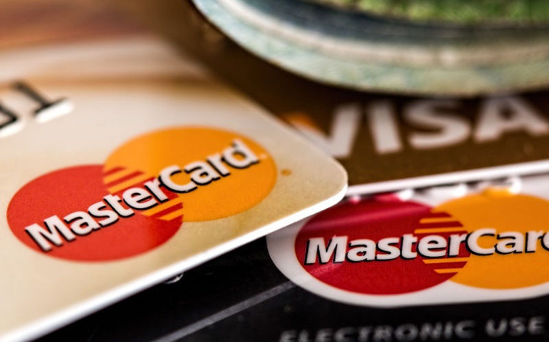 No Service Tax on Credit, Debit Card Transactions Up to Rs. 2,000