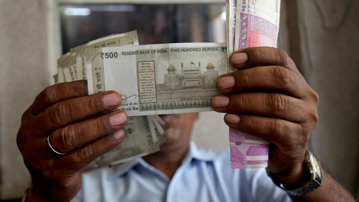 Love of Cash Hinders India's Move to Digital Economy
