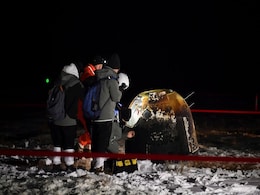 China’s Chang’e 5 Probe Carrying Lunar Samples Returns Safely to Earth, State Media Reports China’s Chang’e 5 Probe Carrying Lunar Samples Returns Safely to Earth, State Media Reports