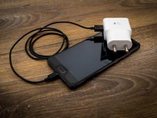Government Exploring Adoption of Common Charger for Devices, Meeting on August 17, Says Ministry Official