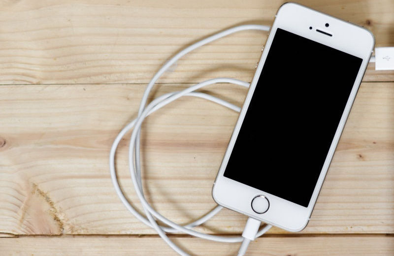 Man Nearly Electrocuted After Falling Asleep With His iPhone Charging in Bed