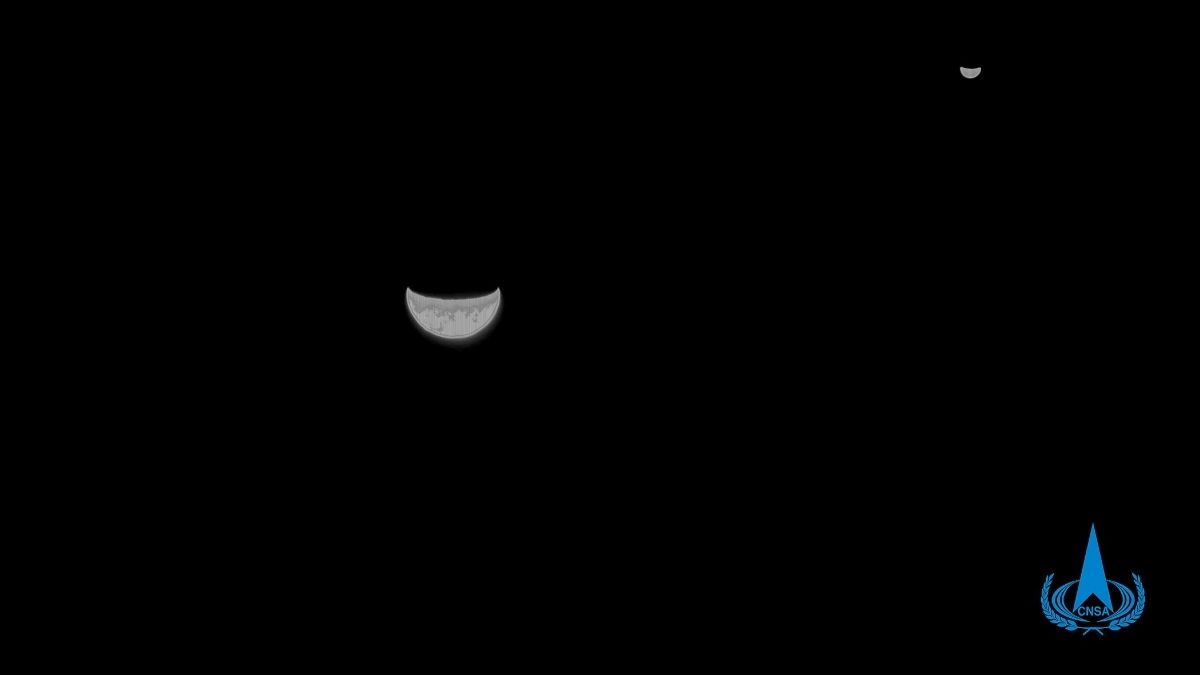 China Mars Probe Tianwen-1 Photographs Earth en Route to Red Planet