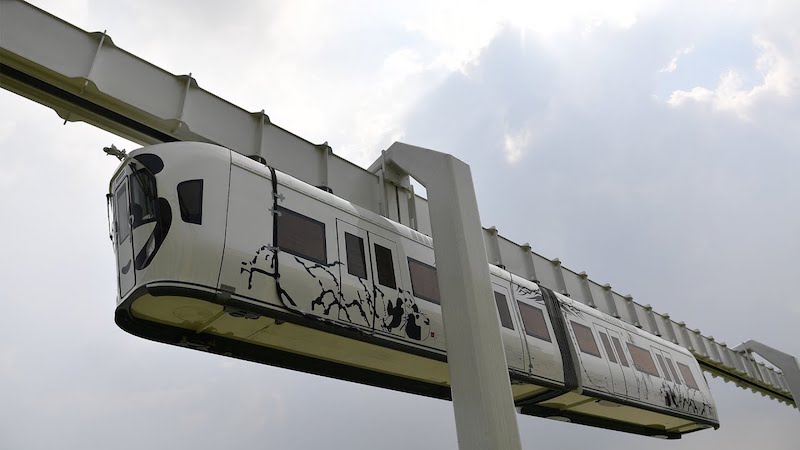 China's First New Energy Skywalk Train Rolls Off Production Line: Video
