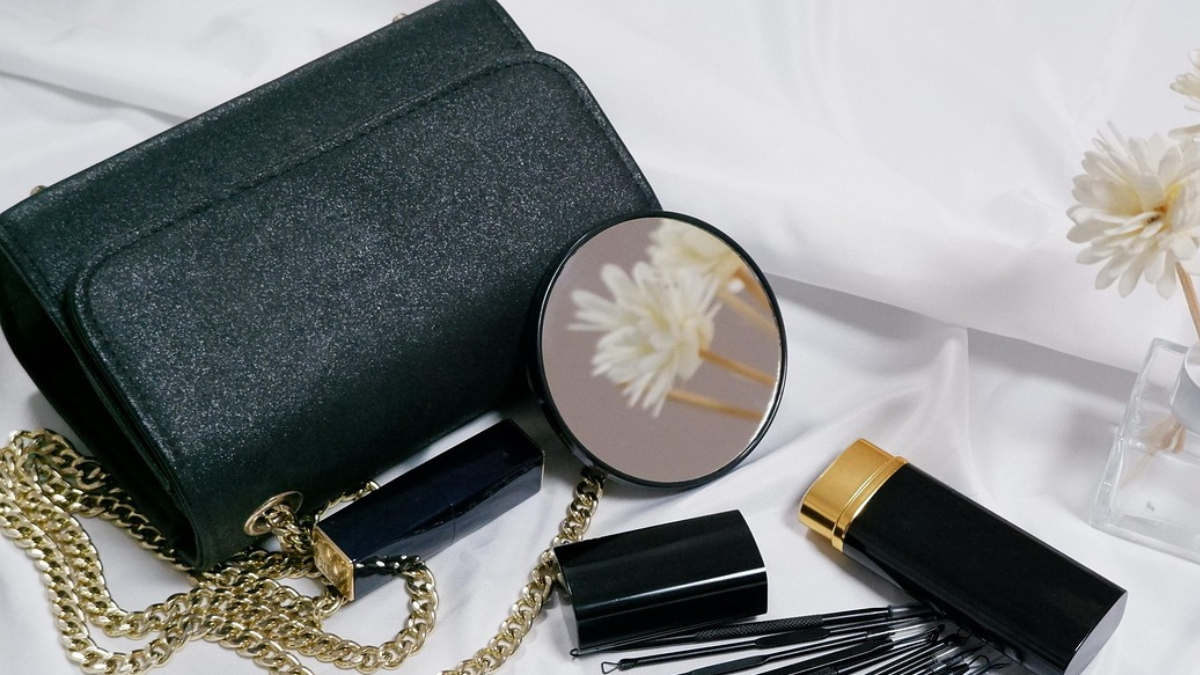 Budget-Friendly Chic: Must-Have Clutches Under ₹999 on Myntra Budget-Friendly Chic: Must-Have Clutches Under ₹999 on Myntra