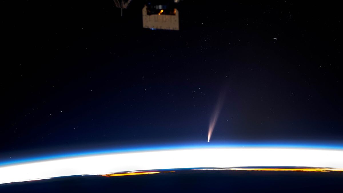 Comet 2024 G3 (ATLAS) Becomes the 'Great Comet' of 2025 with Stunning Display