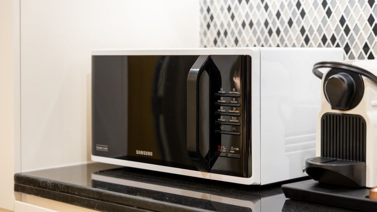 From Baking to Biryani: Mastering Kitchen With The Best 28L Convection Microwaves