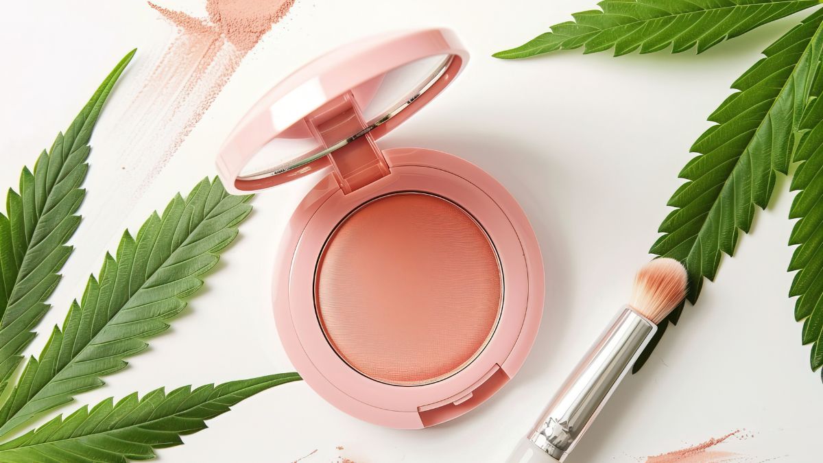Top Cream Blush for a Sculpted & Sun-Kissed Winter Glow on Myntra
