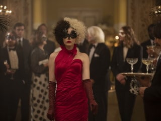 Cruella Trailer: Emma Stone Swaggers Into ‘70s Punk Rock Scene in London