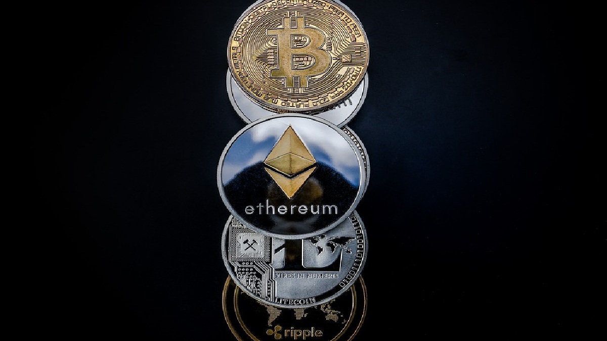 BTC, ETH, Most Altcoins Open with Small Losses, No Major Change in Prices Recorded