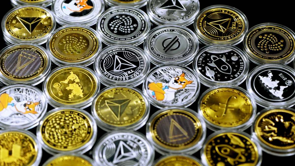 Bitcoin, Ether Join Majority Cryptocurrencies in Registering Losses; Tether, USD Coin See Gains