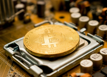 Bitcoin Drops Below $67,000 as ETF Outflows, Institutional Selling Intensify
