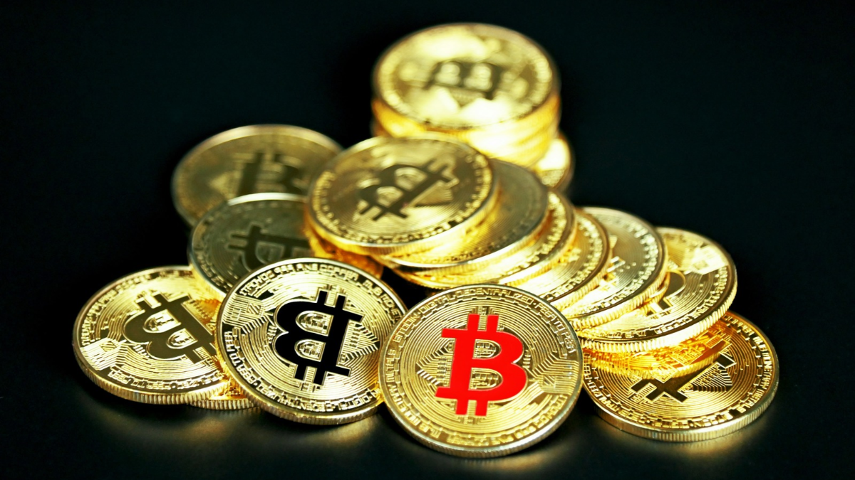 Bitcoin Holds Around $77,700 as Investors Await US Jobs Report for Fed Rate Clues