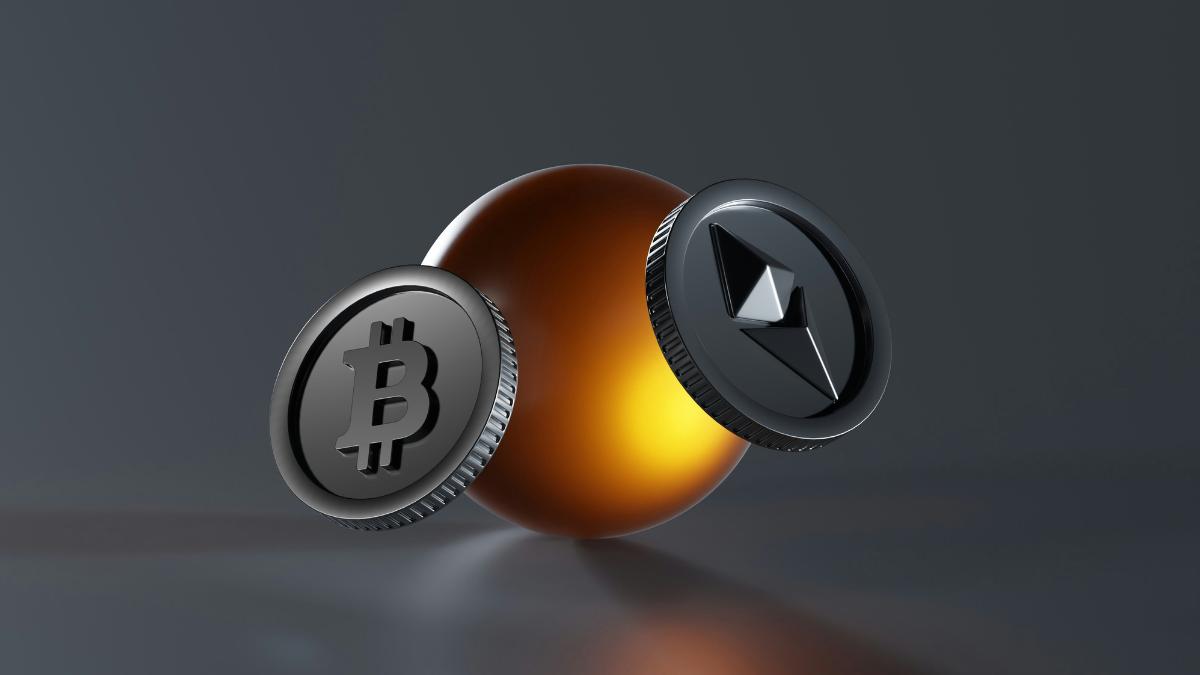 Bitcoin Extends Decline to $62,000 as ETF Outflows and Capital Rotation Persist