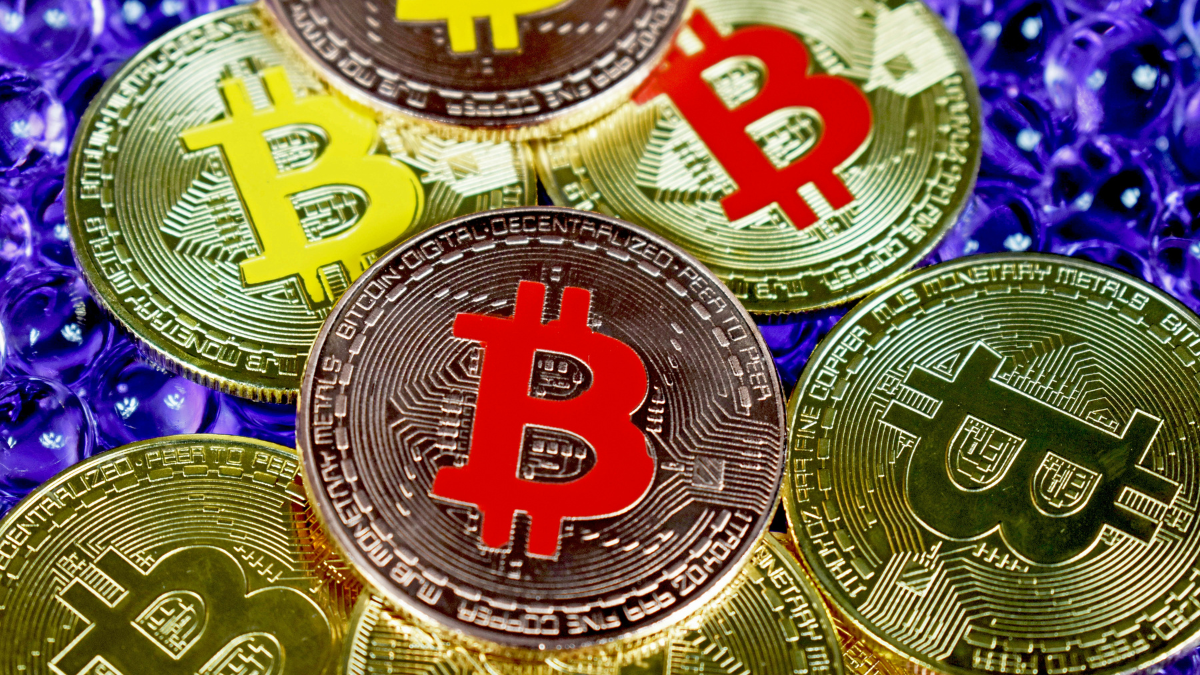Bitcoin Holds Near $65,000 as ETF Inflows Help Offset Profit-Taking