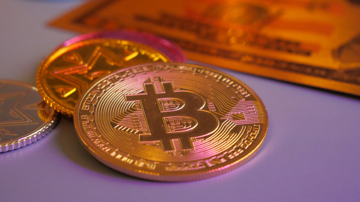 Bitcoin Rebounds Above $62,000 as Buyers Return at Lower Prices Despite ETF Outflow Concerns