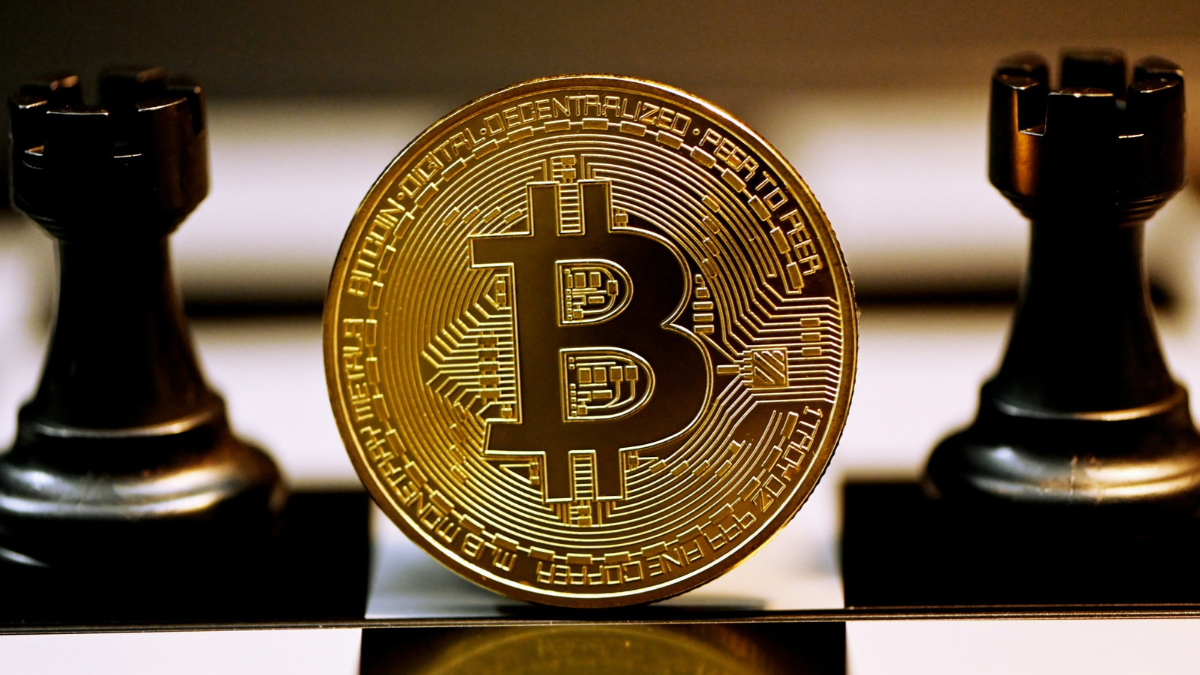 Bitcoin Holds Below $79,000 as Rate Concerns Weigh on Recovery