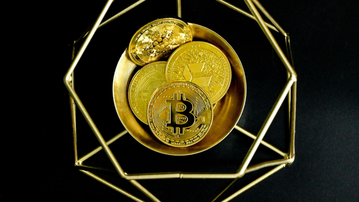 Bitcoin Holds Near $78,000 as Geopolitical Tensions Keep Market Volatile