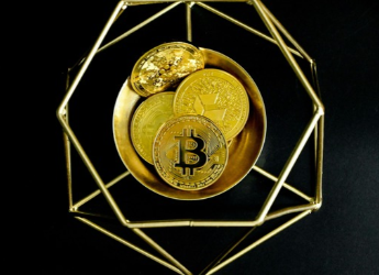 Bitcoin Holds Near $78,000 as Geopolitical Tensions Keep Market Volatile