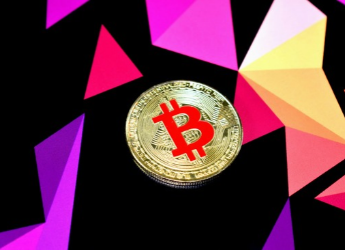 Bitcoin Holds Near $77,500 as Institutional Support Weakens at Higher Prices