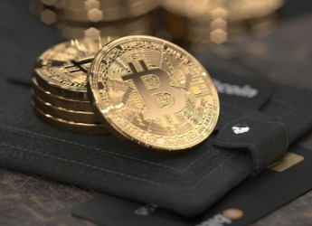 Bitcoin Holds Above $83,000 Despite ETF Outflows and Market Caution