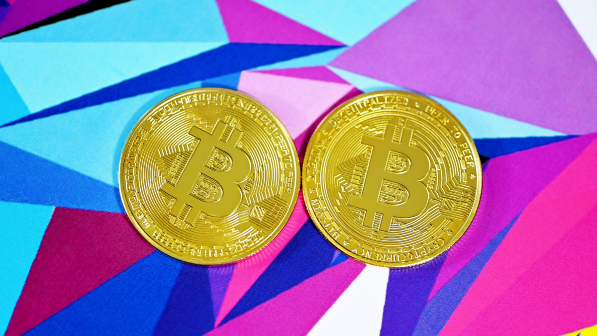 Bitcoin Drops Below $76,000 as CLARITY Act Vote Failure Adds to Pressure